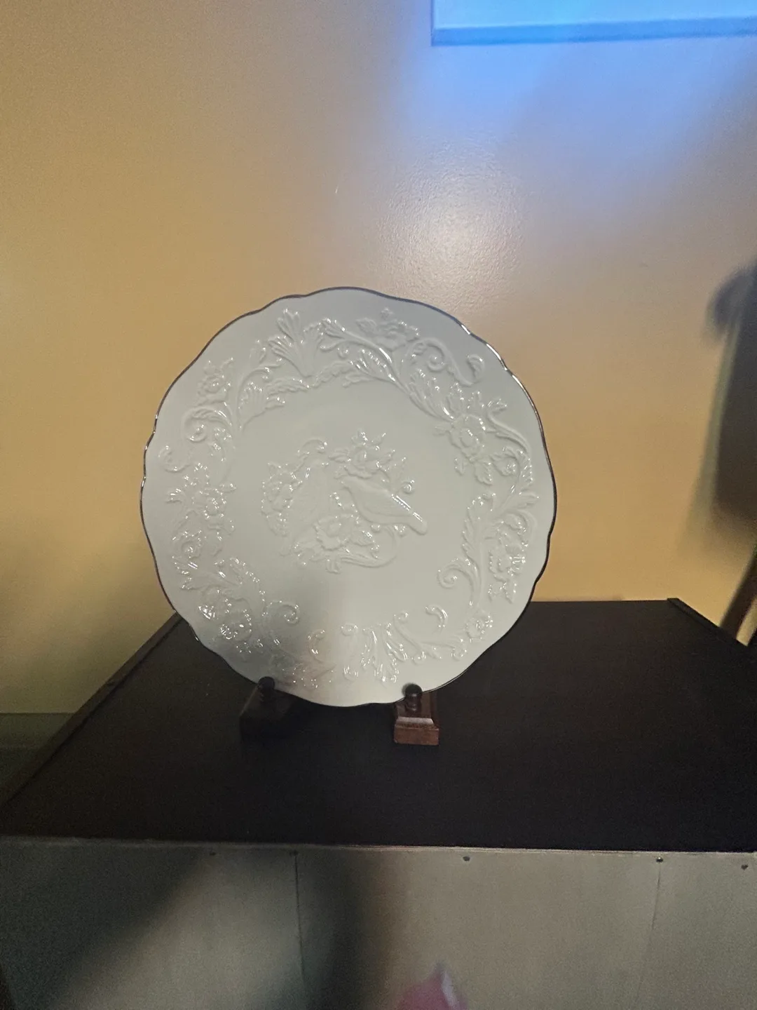 Lenox Anniversary Plate with Stand image indicator(4)