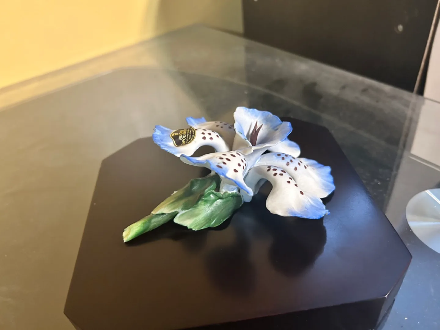 Capodimonte Porcelain Flower Figurine image indicator(3)