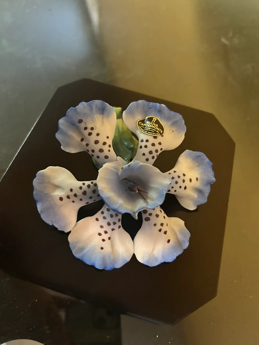 Capodimonte Porcelain Flower Figurine image indicator(4)