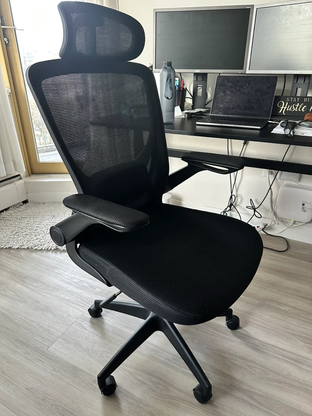 Ergonomic Mesh Office Chair thumbnail