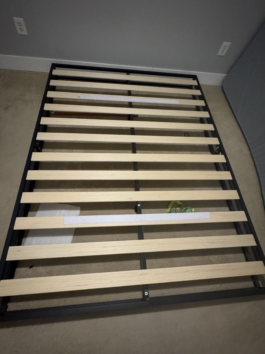 Queen Size Metal Bed Frame with Wooden Slats - photo 2
