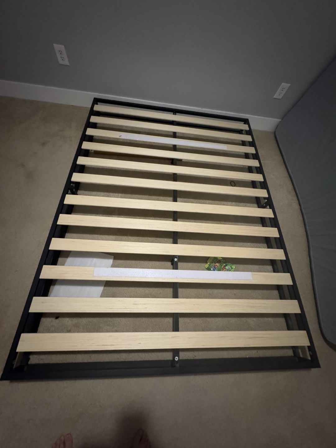 Queen Size Metal Bed Frame with Wooden Slats - photo 3