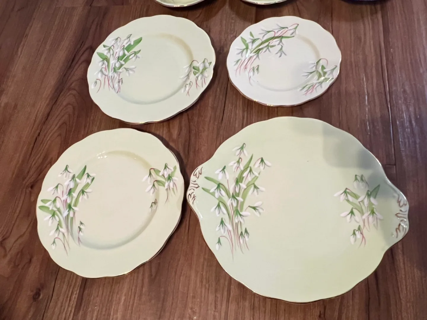 Vintage Royal Albert Snowdrop Tea Set image indicator(5)