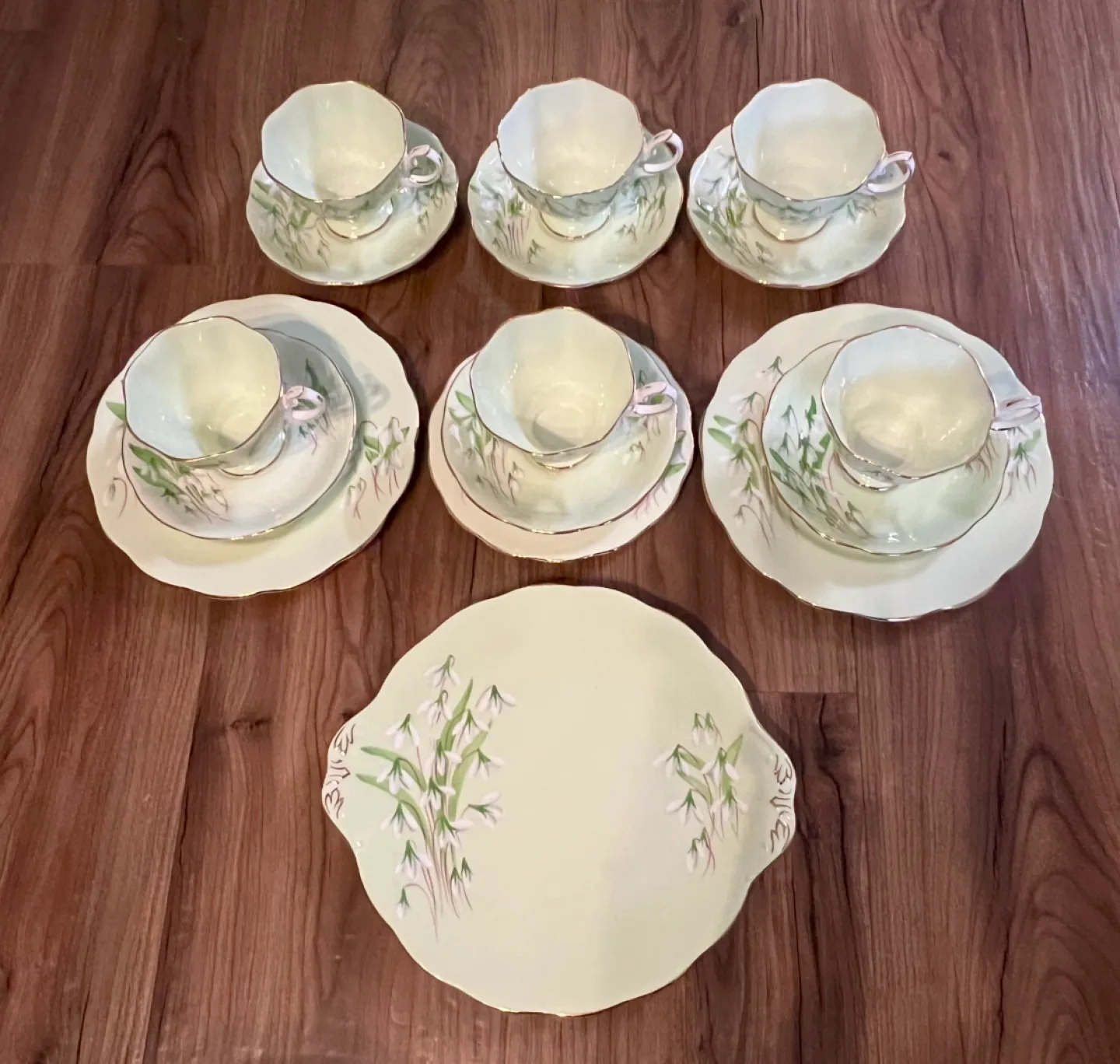 Vintage Royal Albert Snowdrop Tea Set image indicator(2)