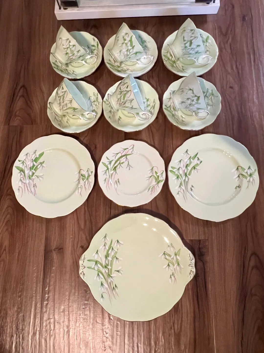 Vintage Royal Albert Snowdrop Tea Set image indicator(9)