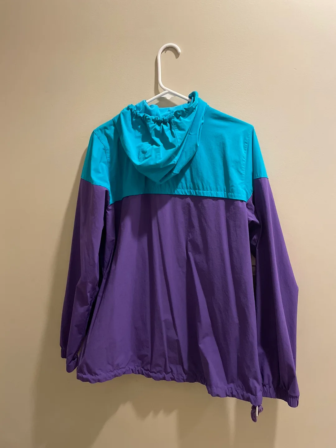 New Balance Women’s Windbreaker Jacket image indicator(2)