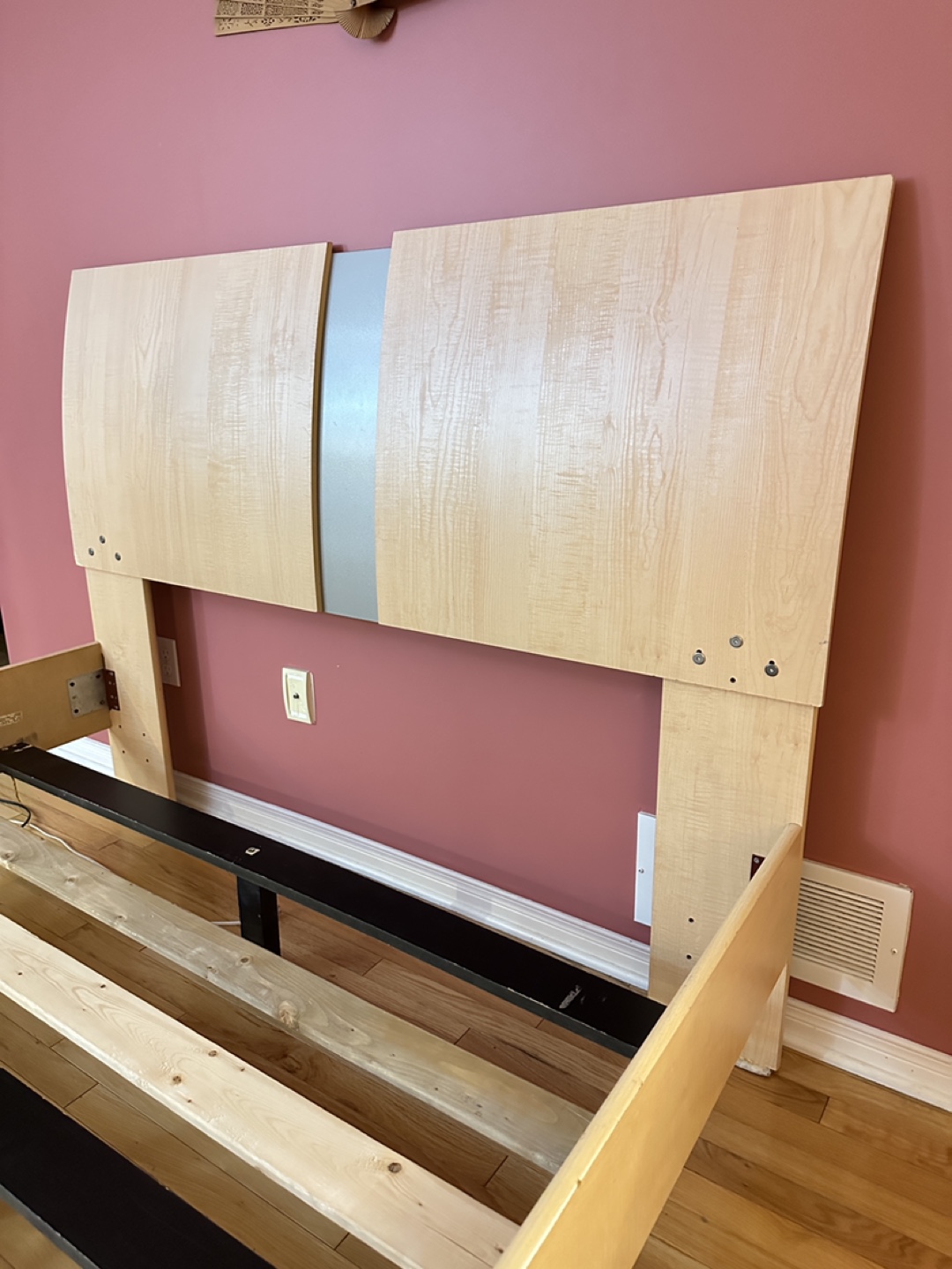 Beautiful Simplistic Queen Size Bed Frame (CAN DELIVER) - photo 2
