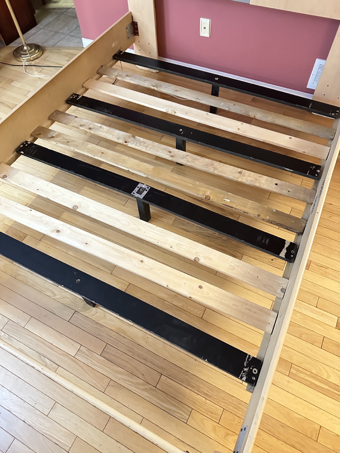 Beautiful Simplistic Queen Size Bed Frame (CAN DELIVER) - photo 3