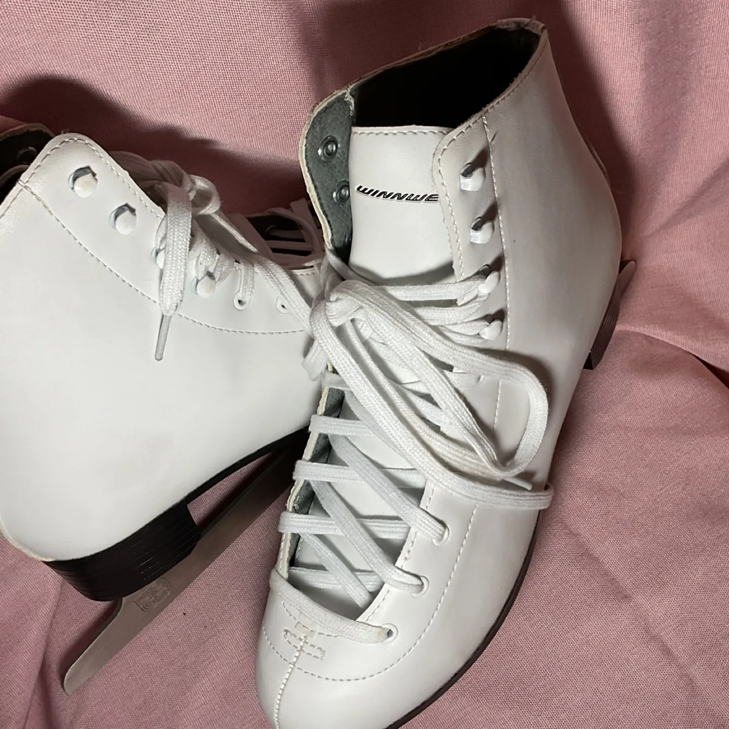 Women's Figure Skates - Size 9 image indicator(4)