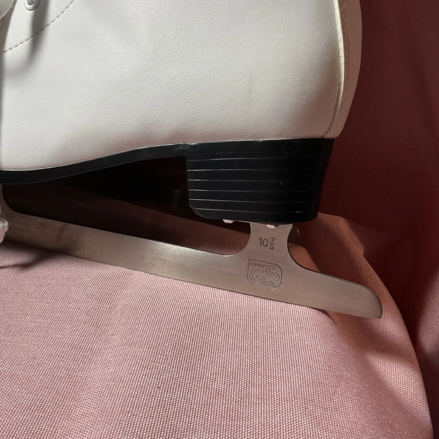 Women's Figure Skates - Size 9 image indicator(2)