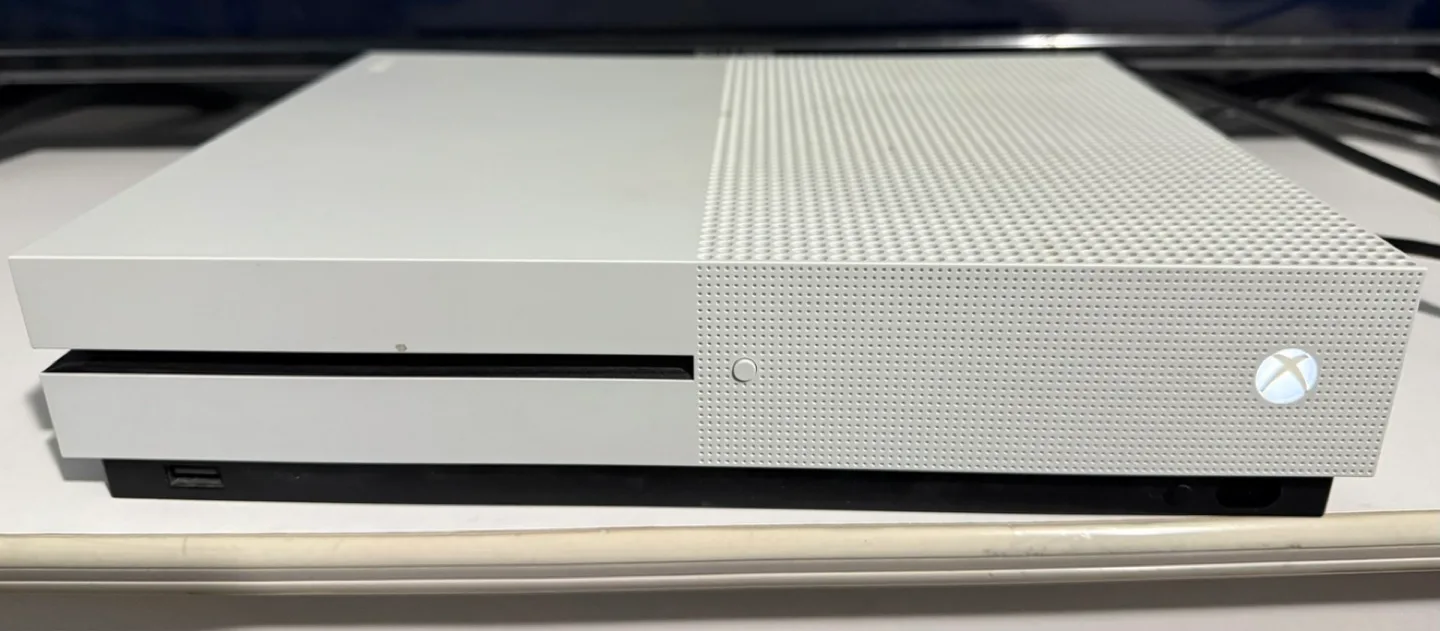 Xbox Series S 512GB Console - White image indicator(2)