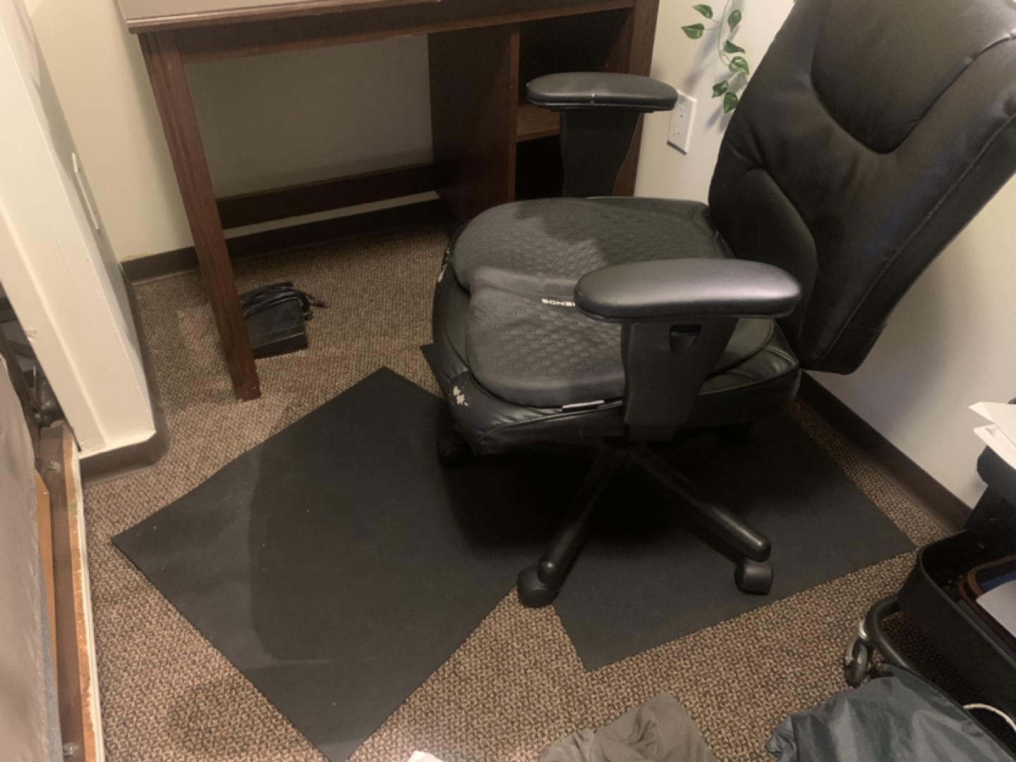 free office chair & floor mats - photo 2