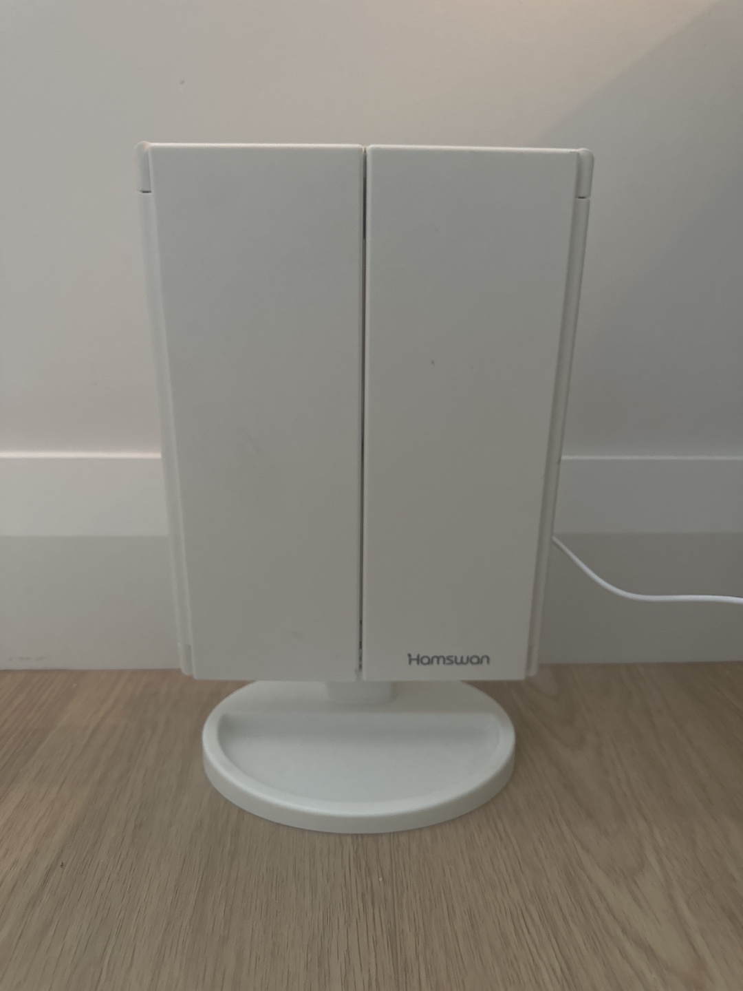 Tri-fold LED Vanity Mirror - photo 3