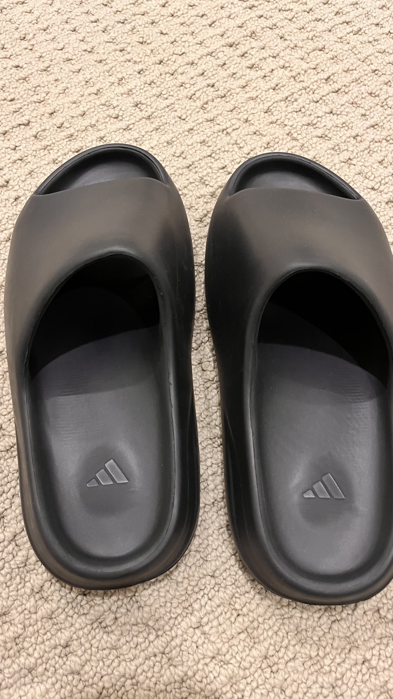 Adidas Yeezy Slides Size 9 men’s
