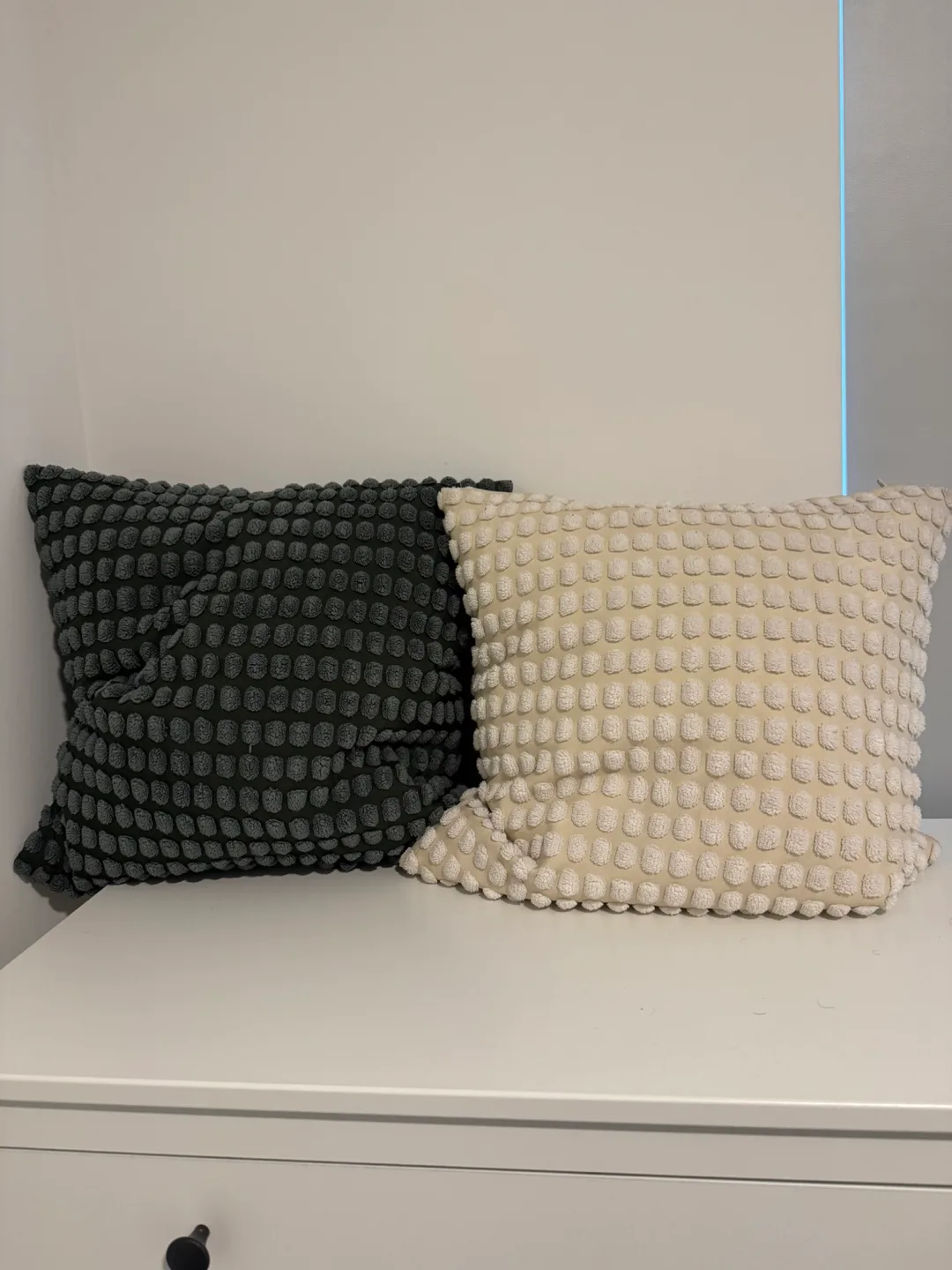 4 Textured Throw Pillows (2 green/2 white) thumbnail