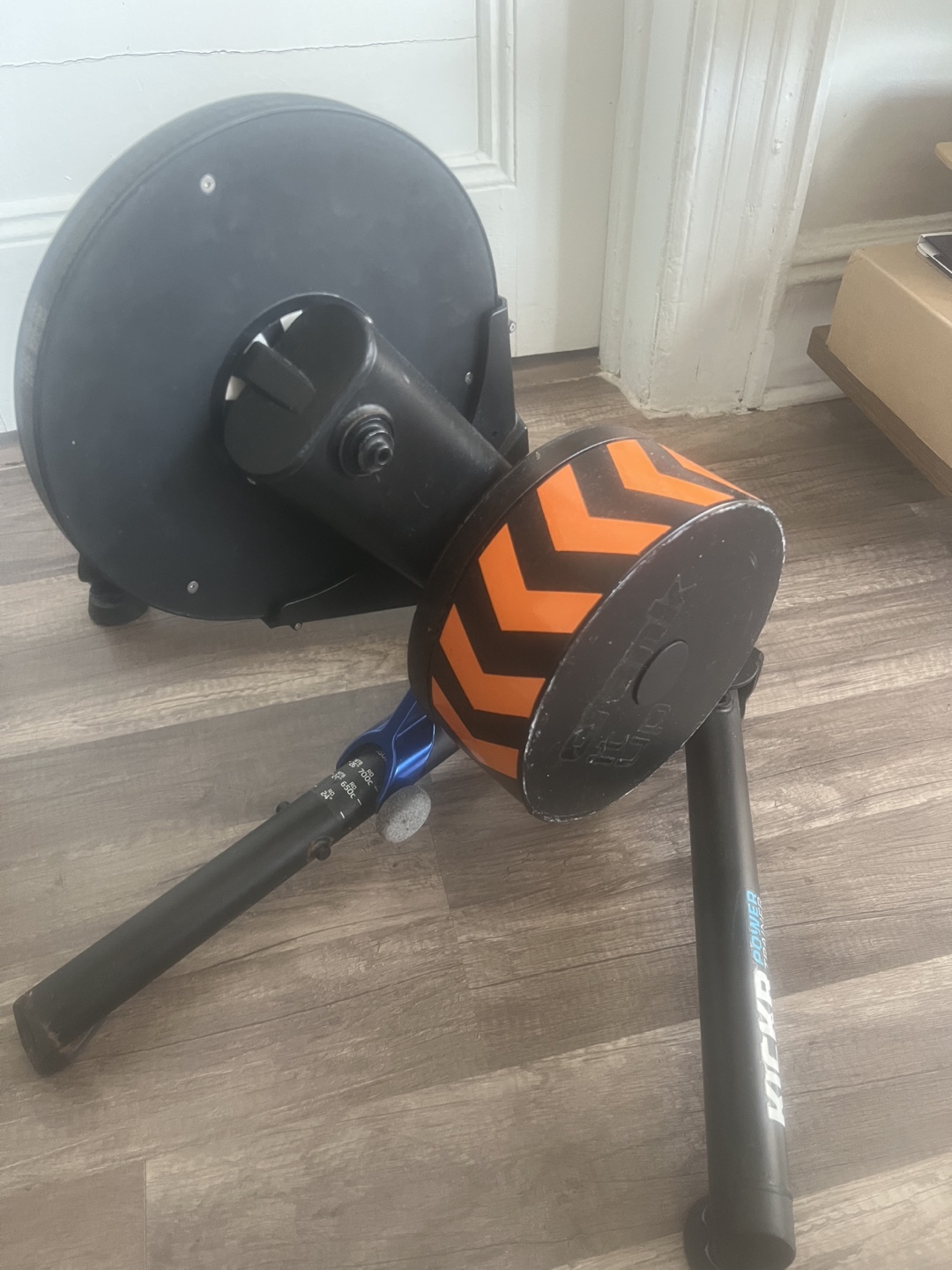 Wahoo KICKR Power Trainer WF104 - photo 4
