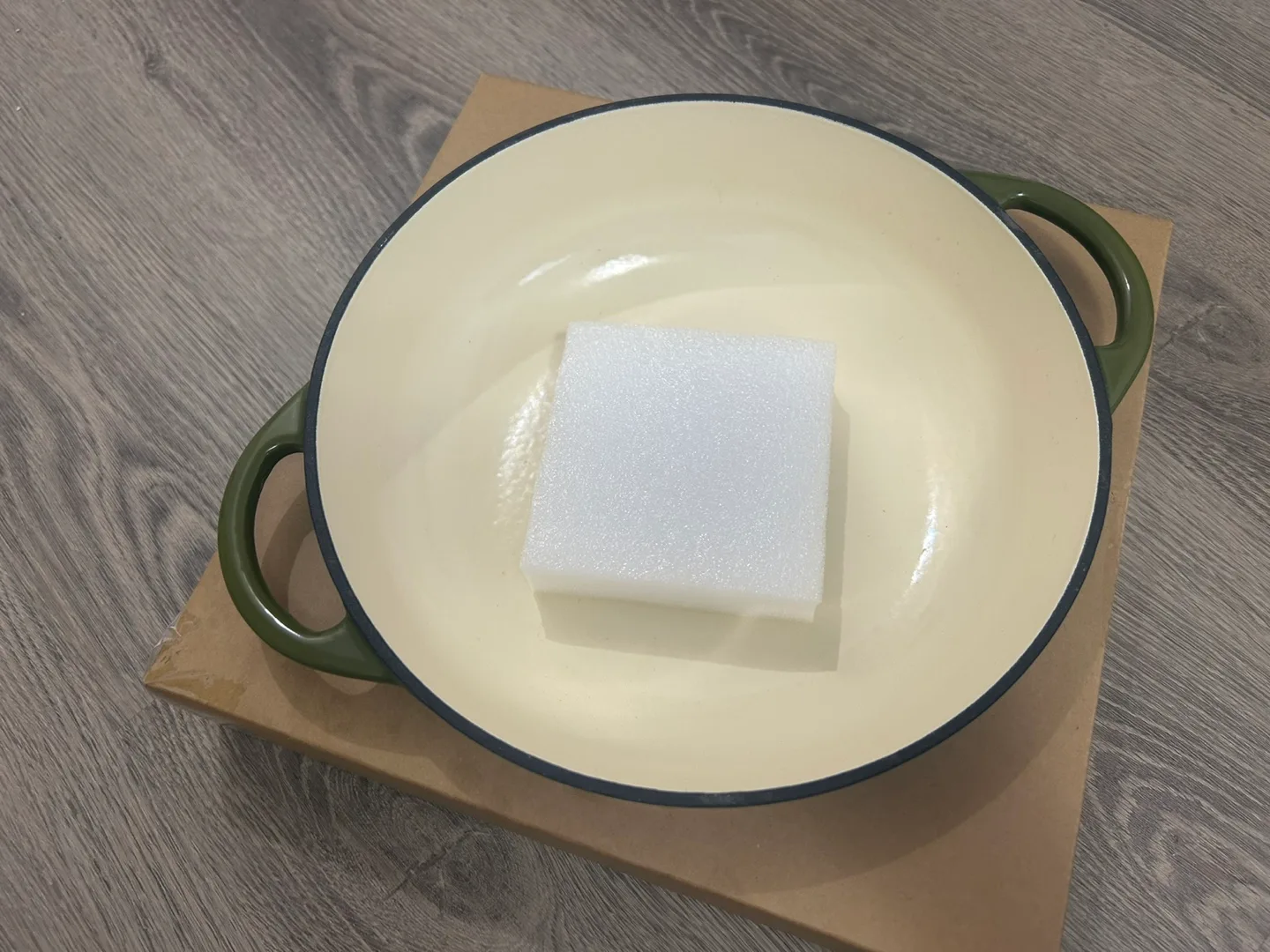 OU. 2.6L Cast Iron Enameled Dutch Oven - Olive Green image indicator(3)