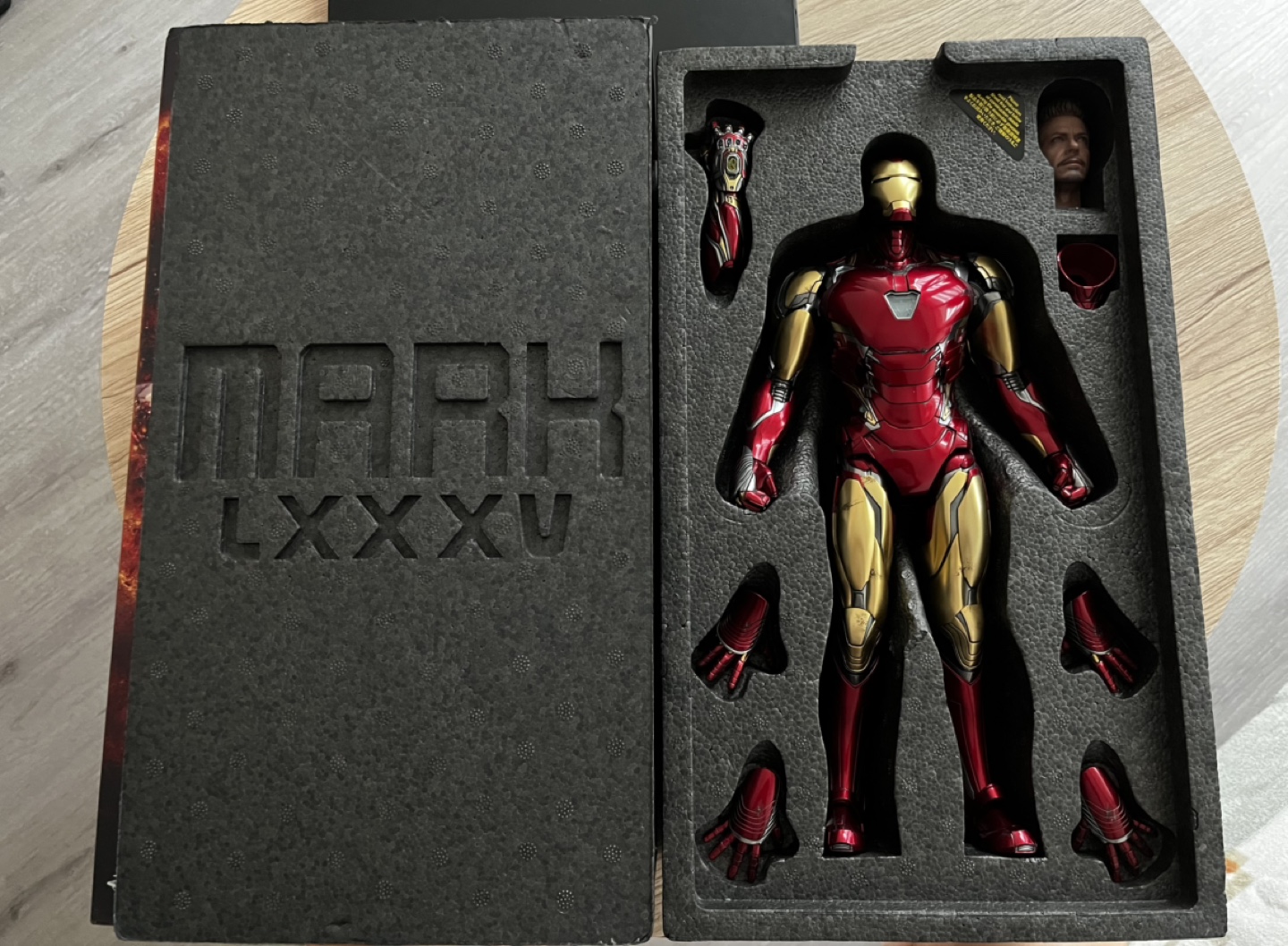 Hot Toys Avengers Endgame Iron Man Mark 85 diecast figure - photo 2