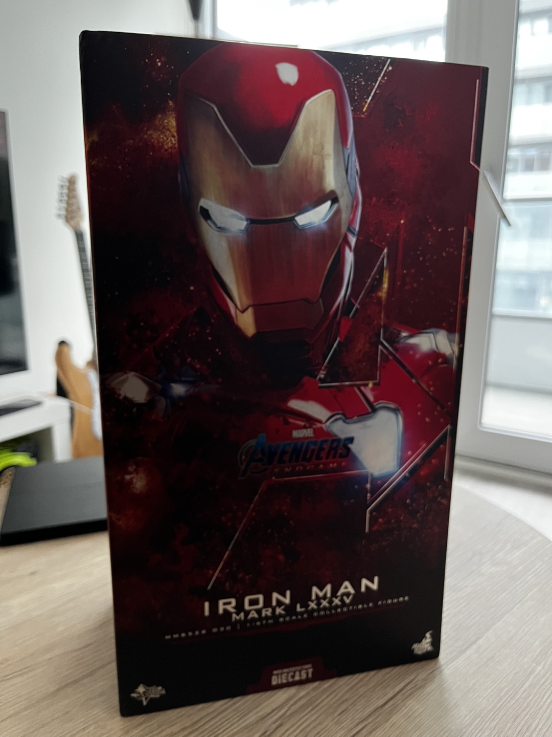 Hot Toys Avengers Endgame Iron Man Mark 85 diecast figure