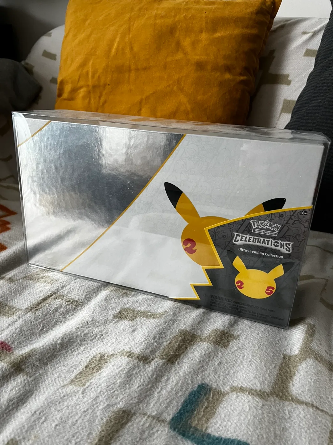 Pokémon 25th Anniversary Celebrations Ultra-Premium Collection thumbnail