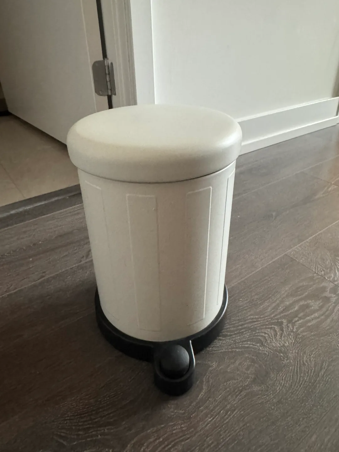 3 Trash Cans - various styles thumbnail