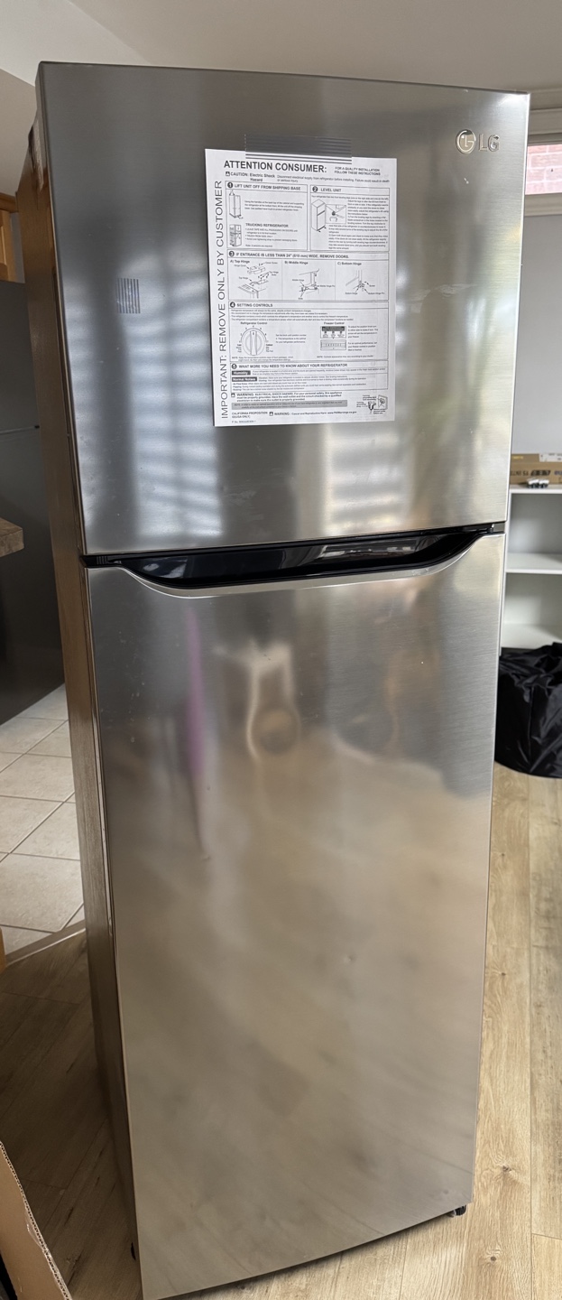 LG 22 in. 9 cu. ft. Counter Depth Top Freezer Refrigerator