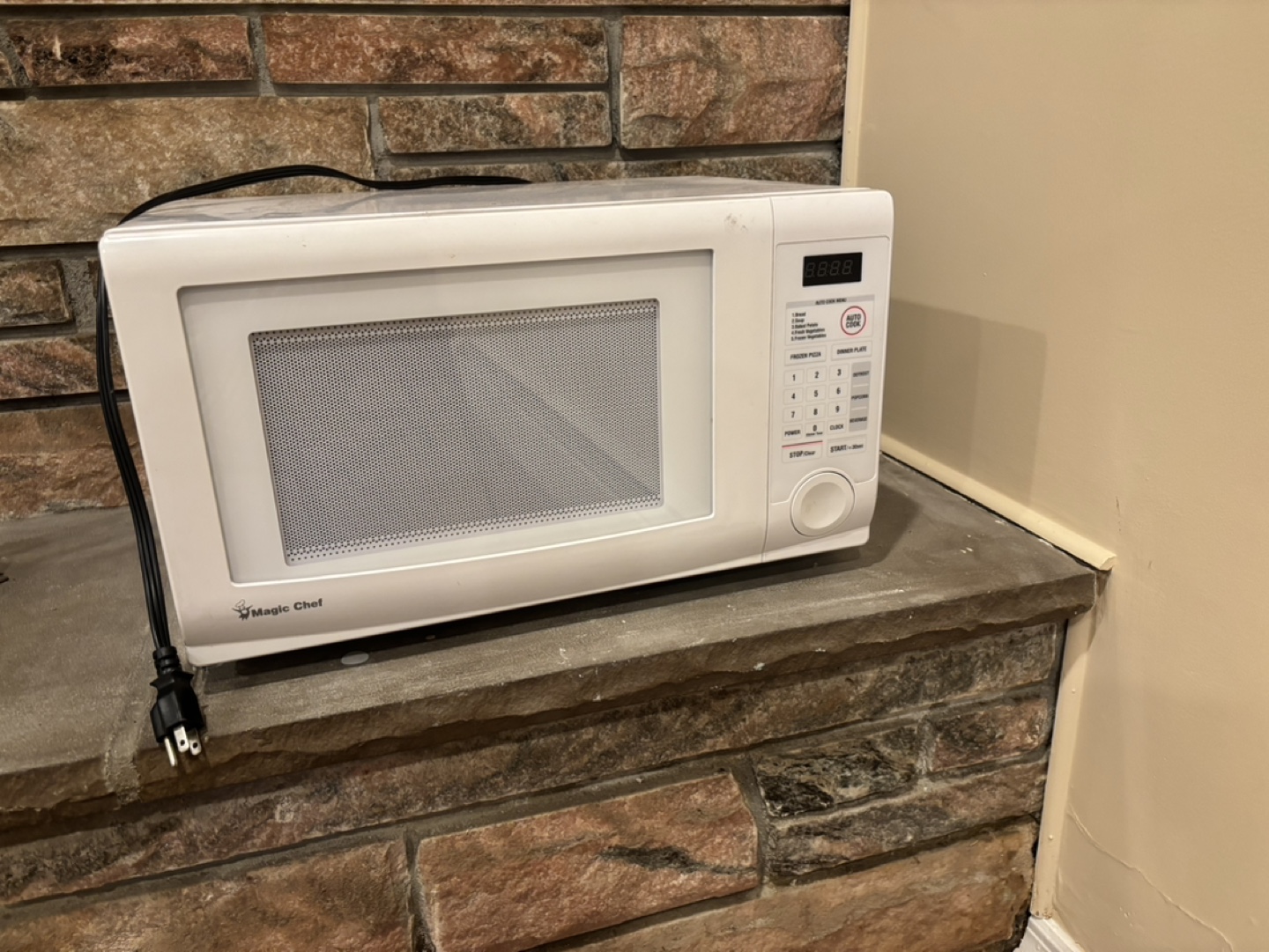 Magic Chef White Microwave