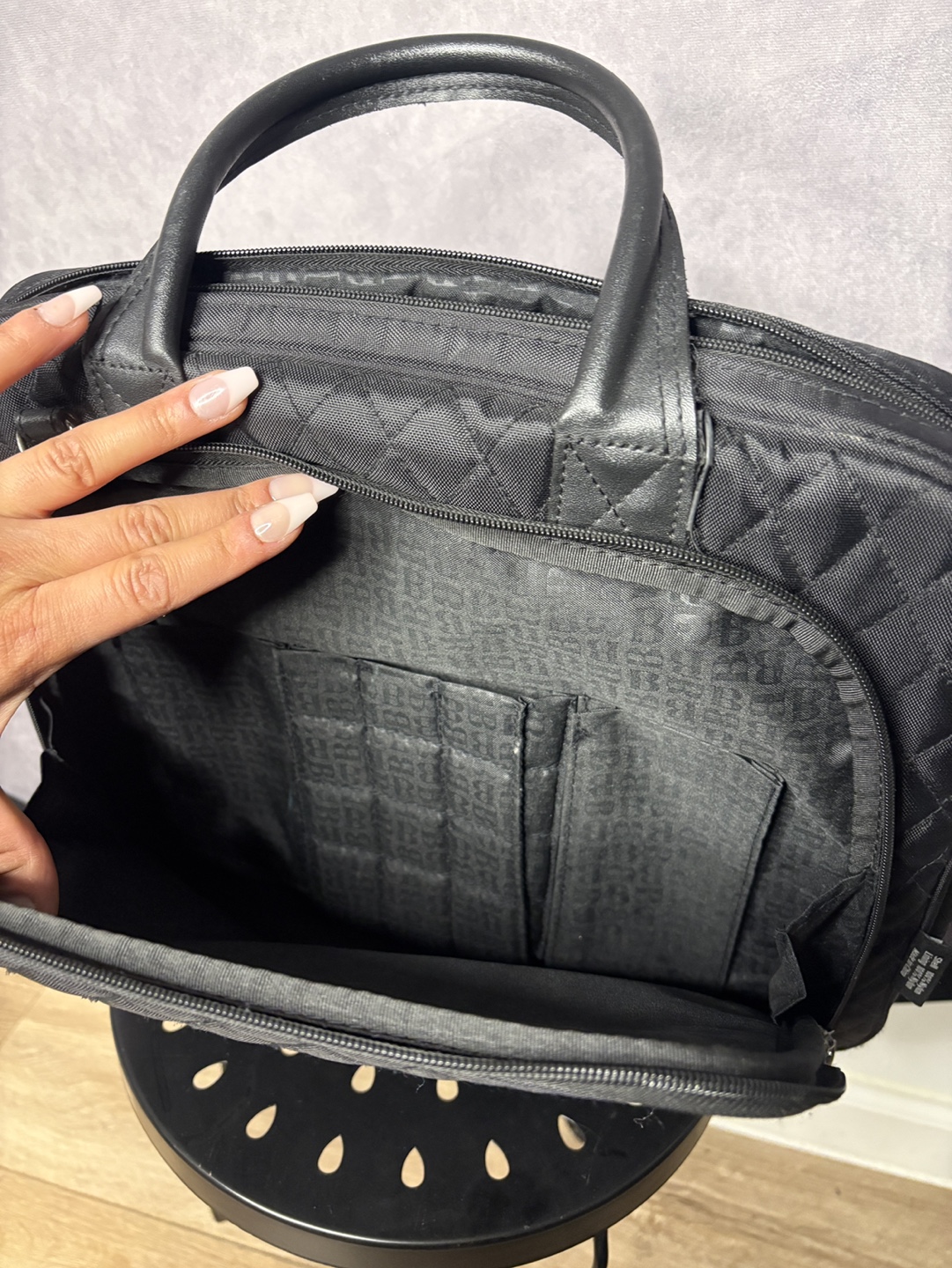 Black Quilted Laptop Bag 💻 - photo 4