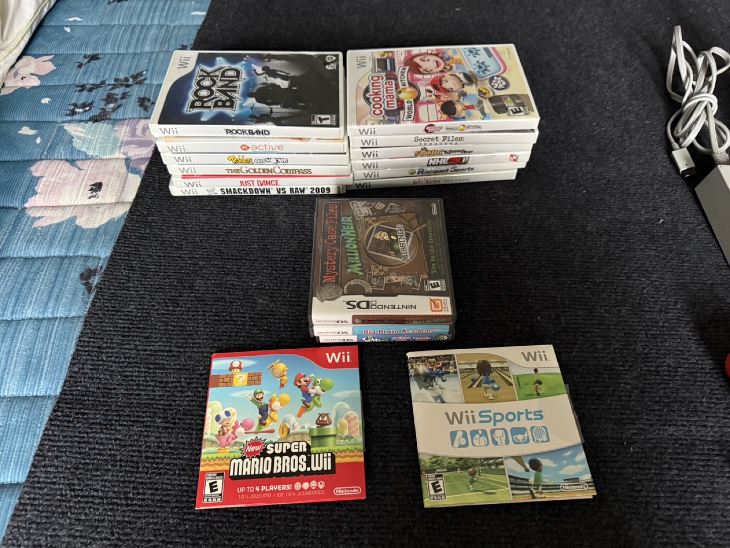 2006 Red Wii Console Bundle with Games and Accessories - photo 3
