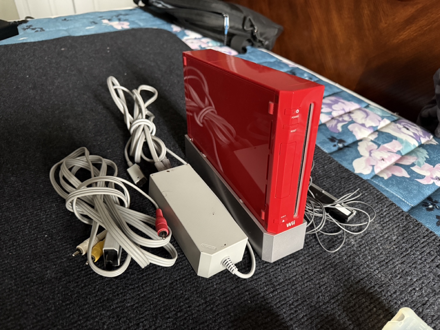 2006 Red Wii Console Bundle with Games and Accessories