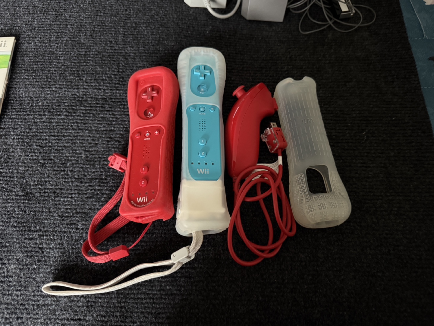 2006 Red Wii Console Bundle with Games and Accessories - photo 2