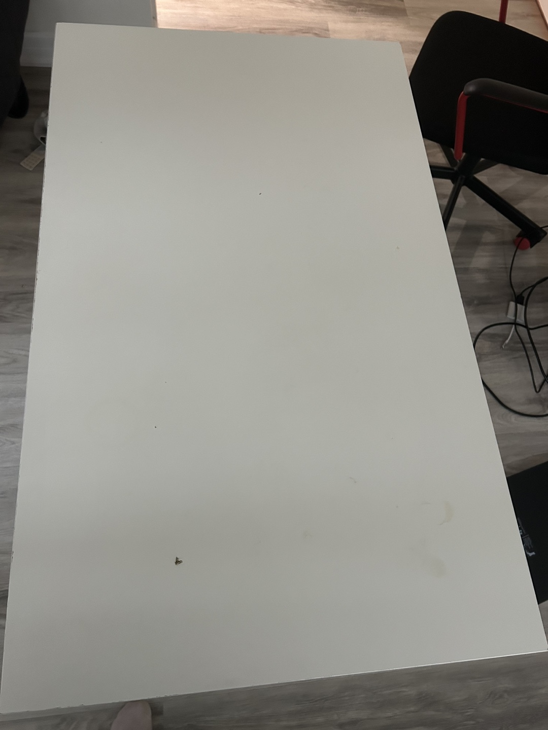 IKEA White Desk - Simple Design - photo 2