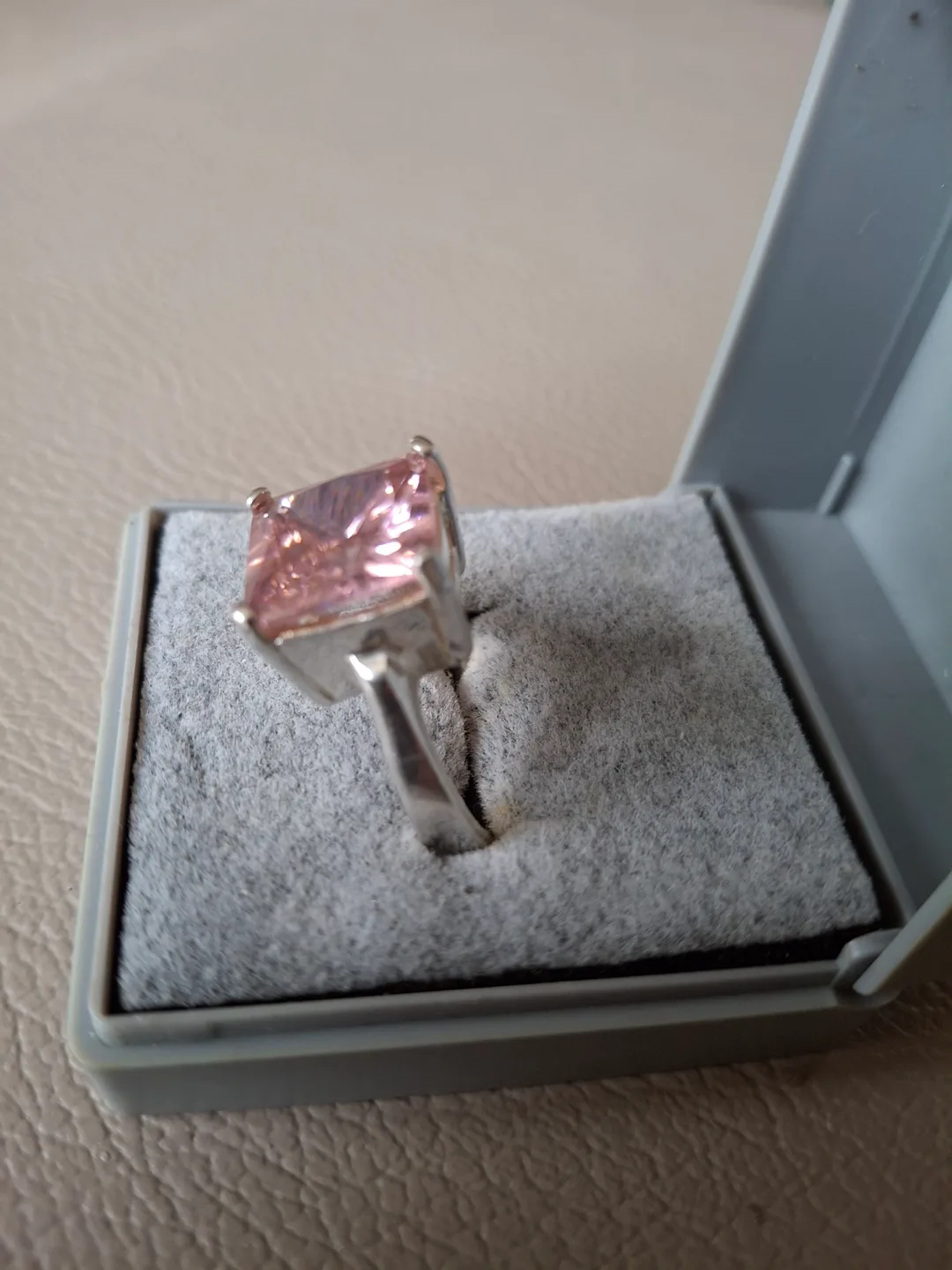 Pink stone ring in silver setting (stamped 925) image indicator(4)