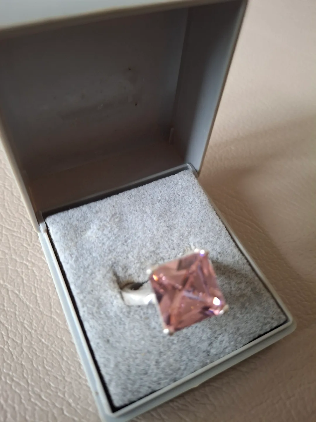 Pink stone ring in silver setting (stamped 925) image indicator(5)
