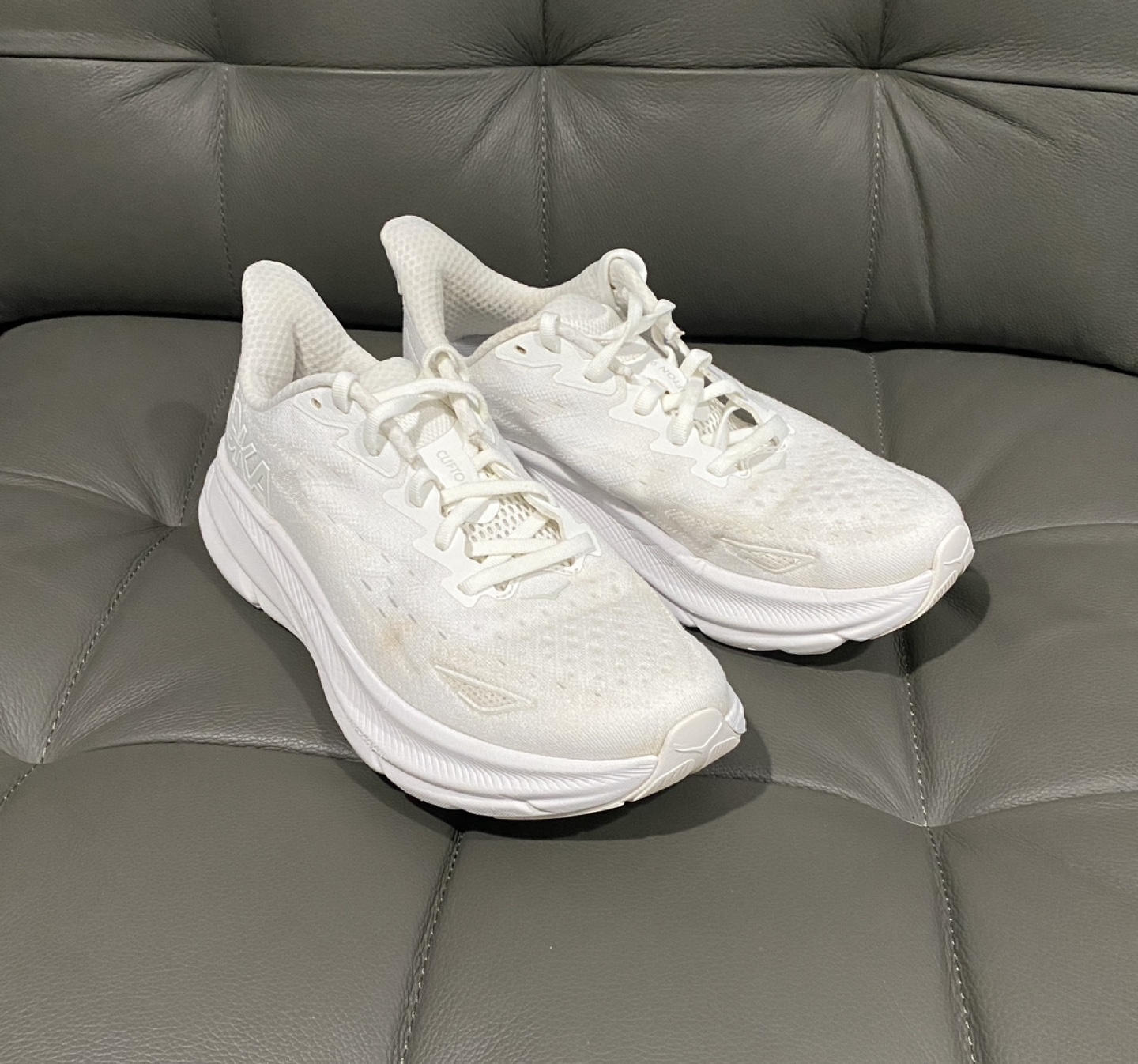 Hoka Clifton 9 Shoes - Size 8