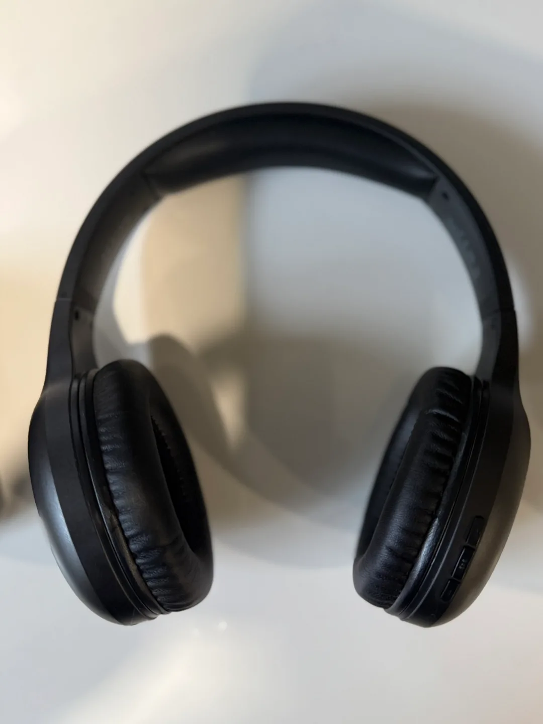 DESIGN Wireless TV Headphones - BTH01 - Black image indicator(5)