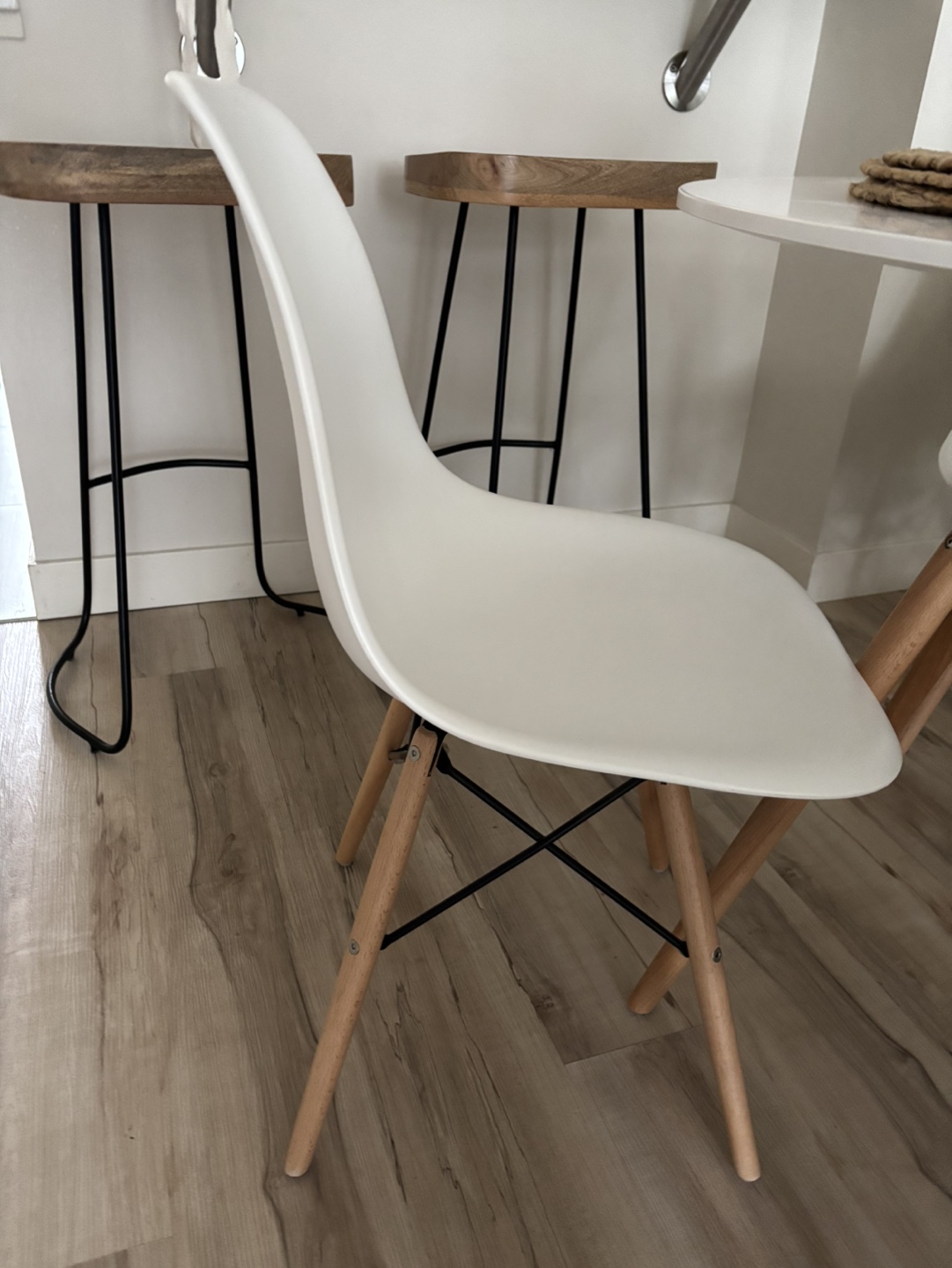 White Round Dining Table and Four Chairs Set - photo 4