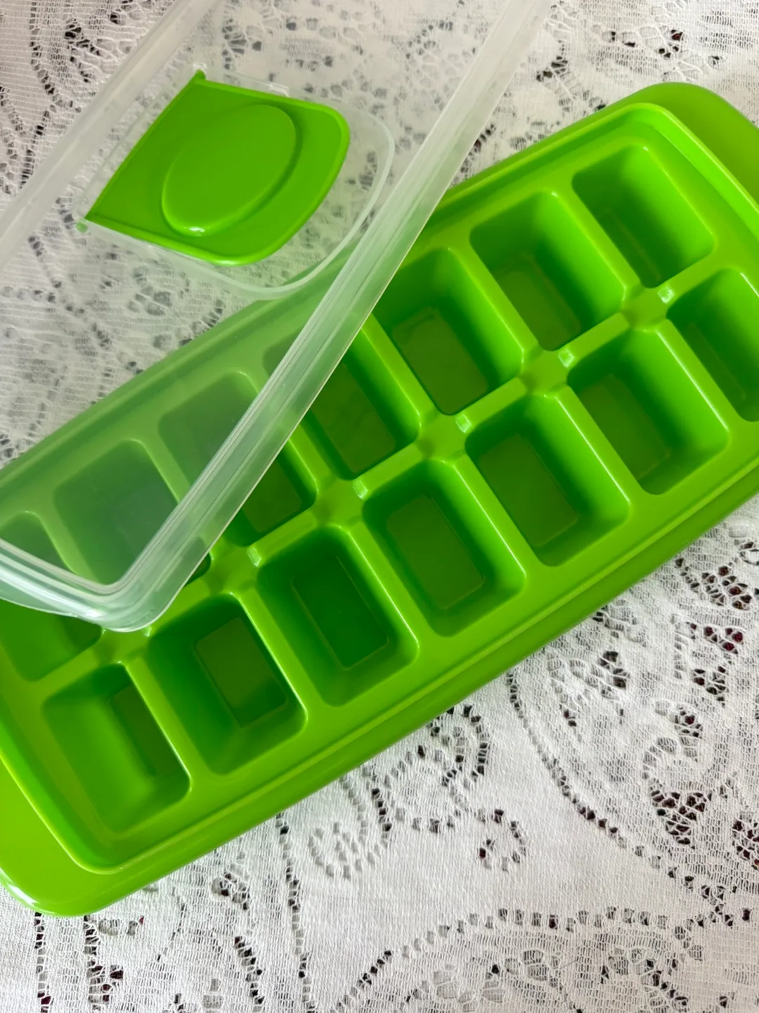 Ice Cube Tray with Lid (New) image indicator(4)