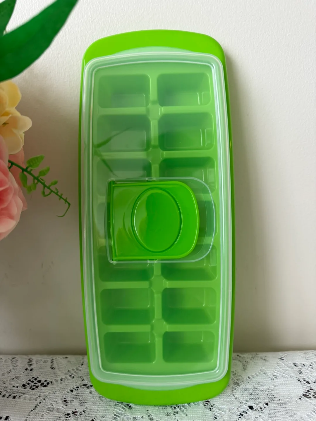 Ice Cube Tray with Lid (New) image indicator(2)
