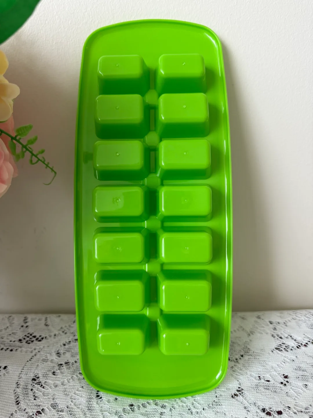 Ice Cube Tray with Lid (New) image indicator(3)