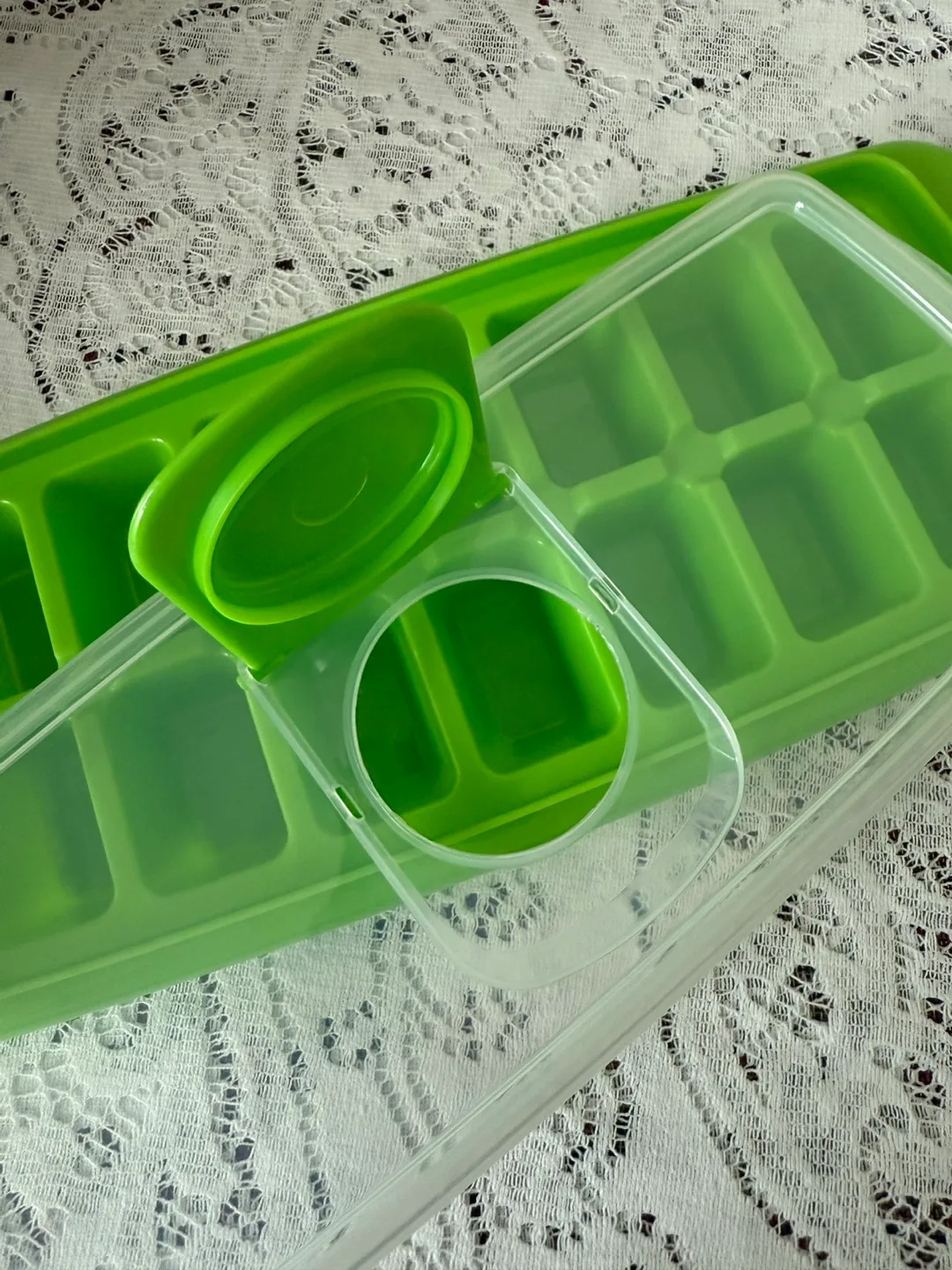 Ice Cube Tray with Lid (New) image indicator(5)