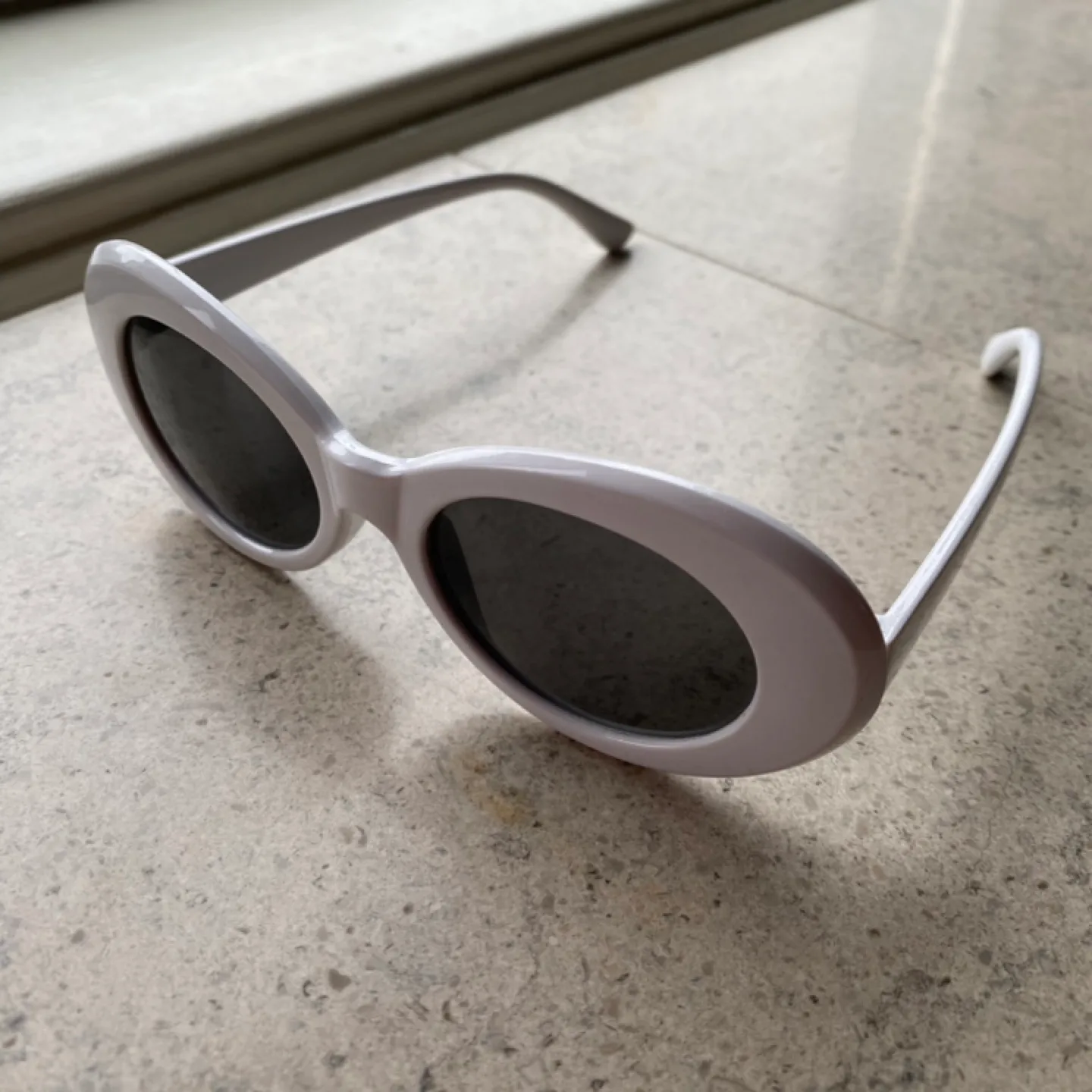 Oval Sunglasses - White image indicator(4)