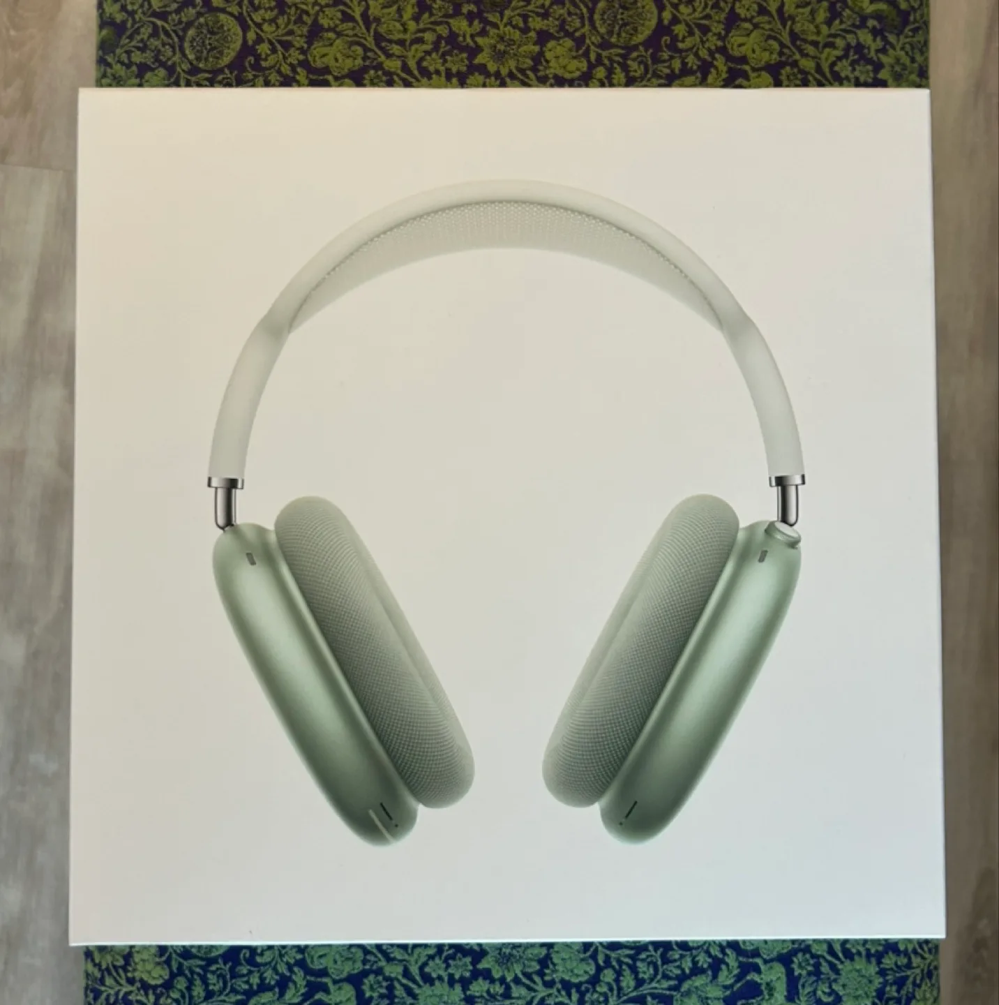 Apple AirPods Max Headphones with Smart Case - Green image indicator(3)