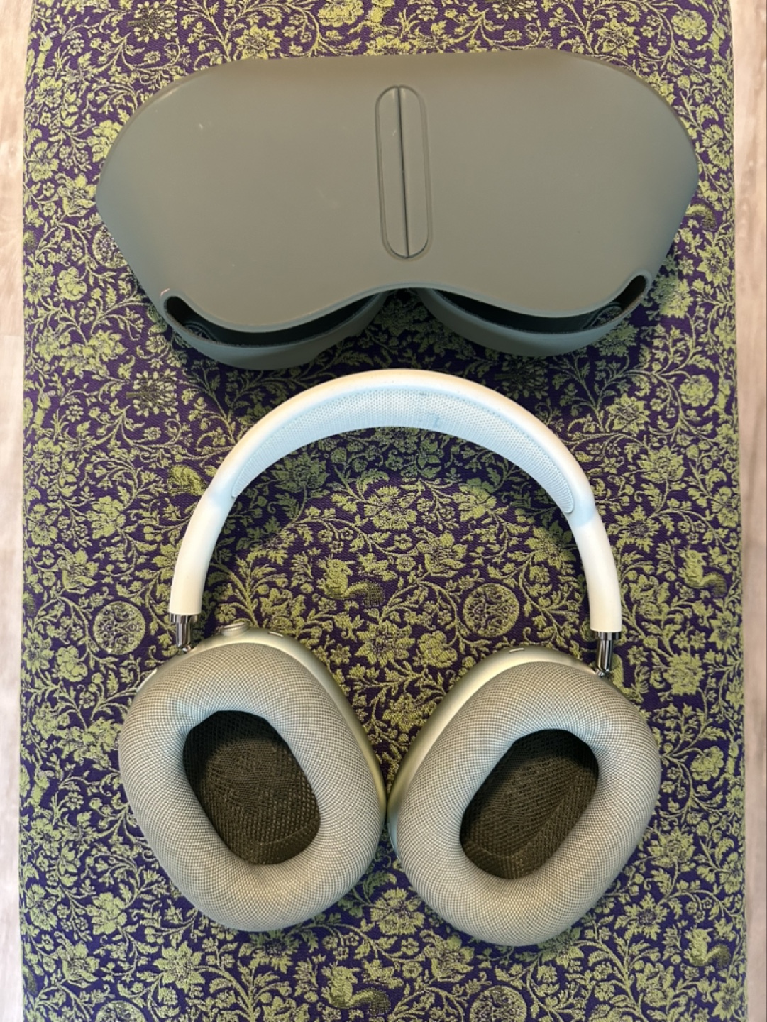Apple AirPods Max Headphones with Smart Case - Green - photo 2