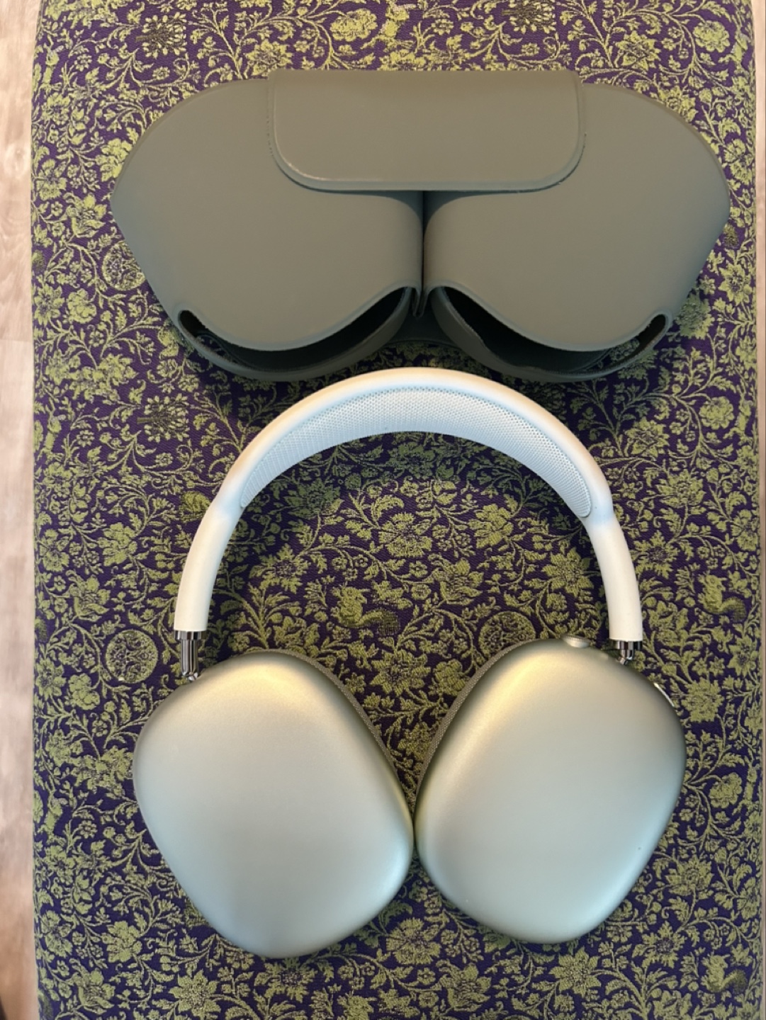Apple AirPods Max Headphones with Smart Case - Green