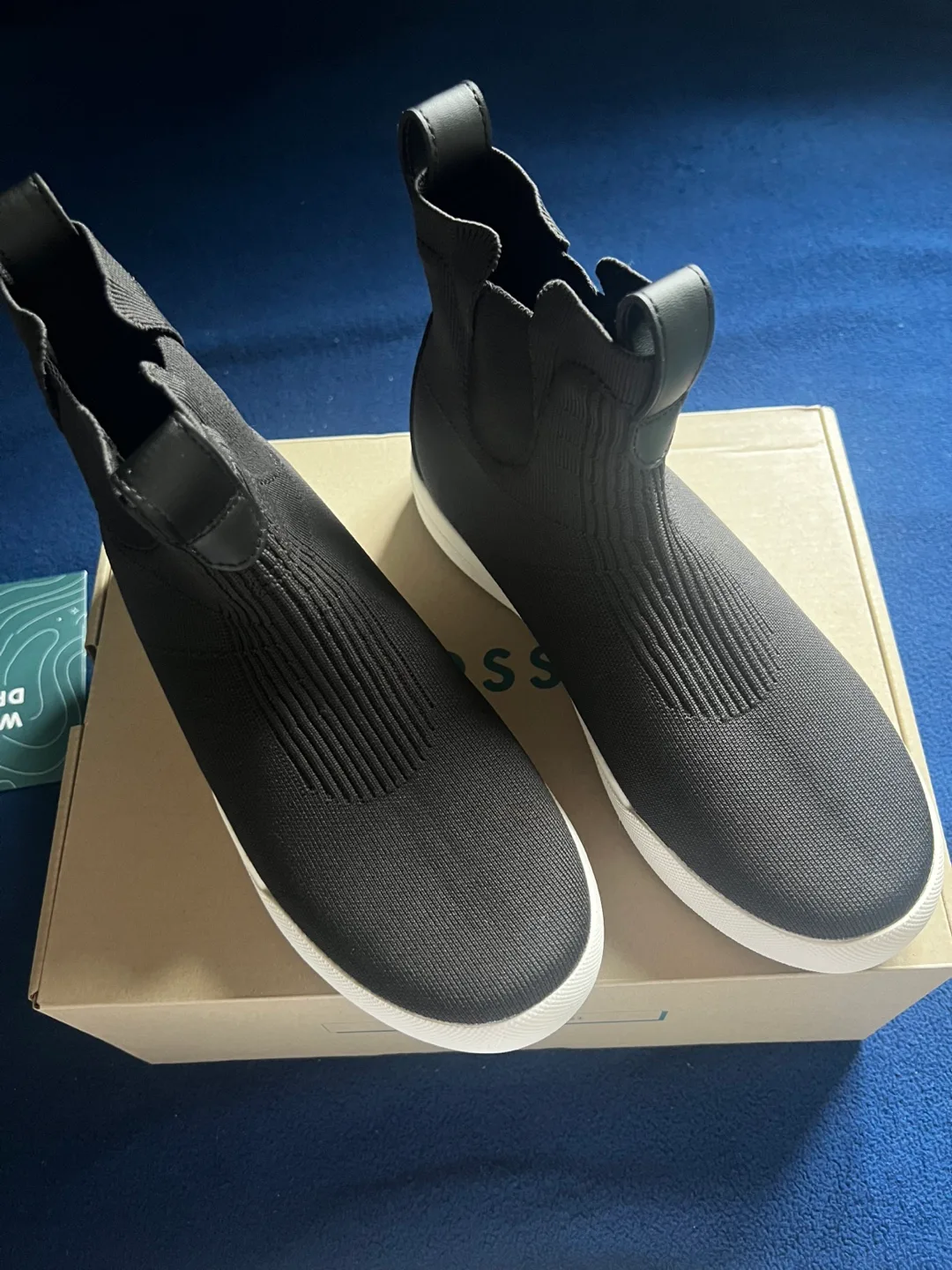 Vessi Weekend Chelsea Sneaker Women's Size 8 image indicator(3)