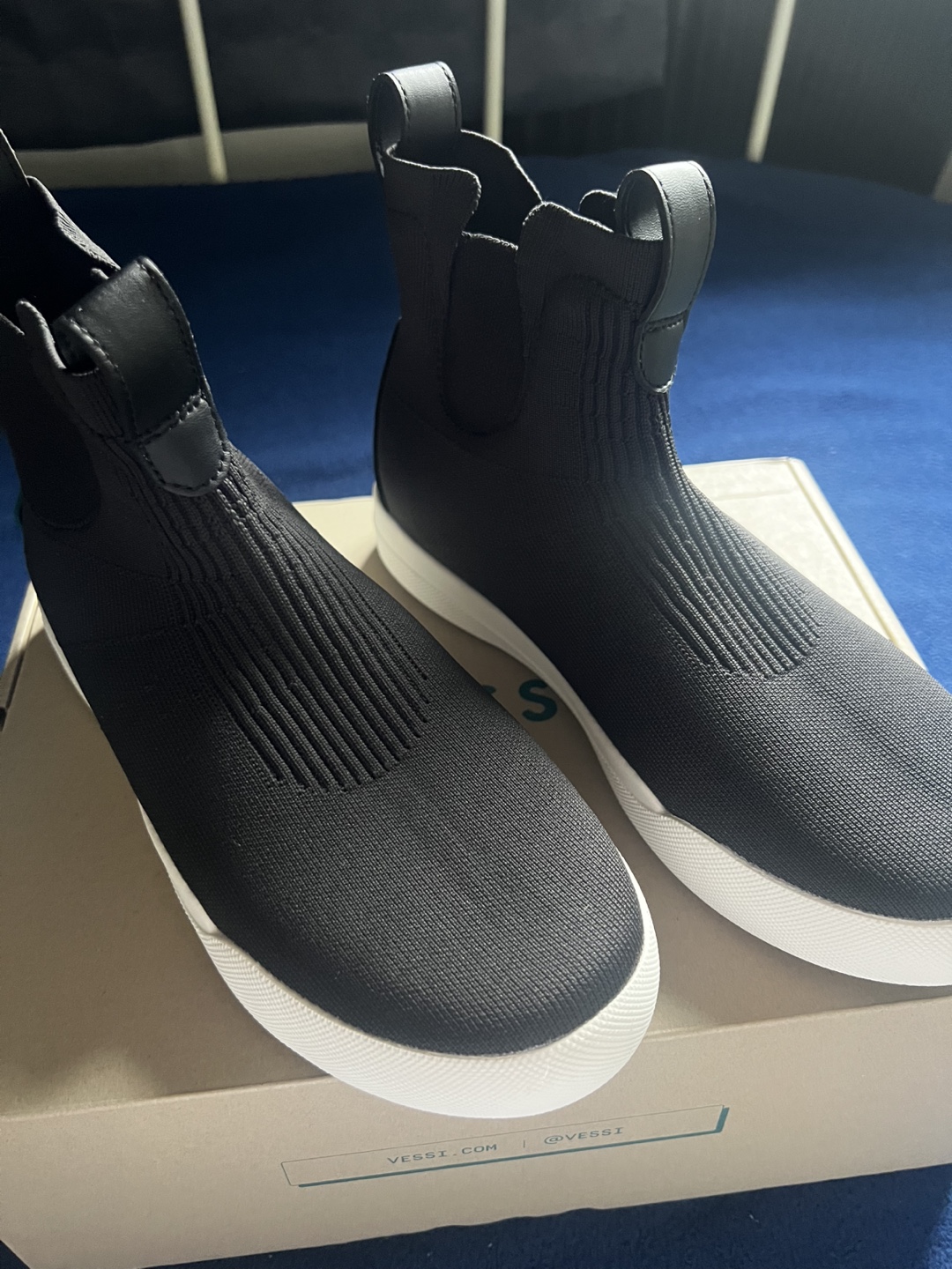 Vessi Weekend Chelsea Sneaker Women's Size 8