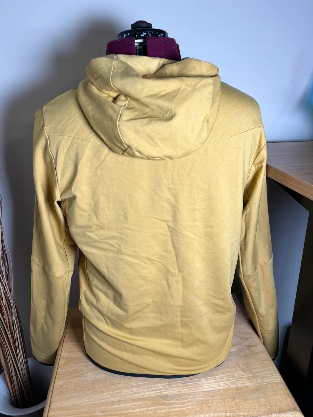 Nike Men's Mustard Yellow Tech Fleece Hoodie Size M image indicator(2)