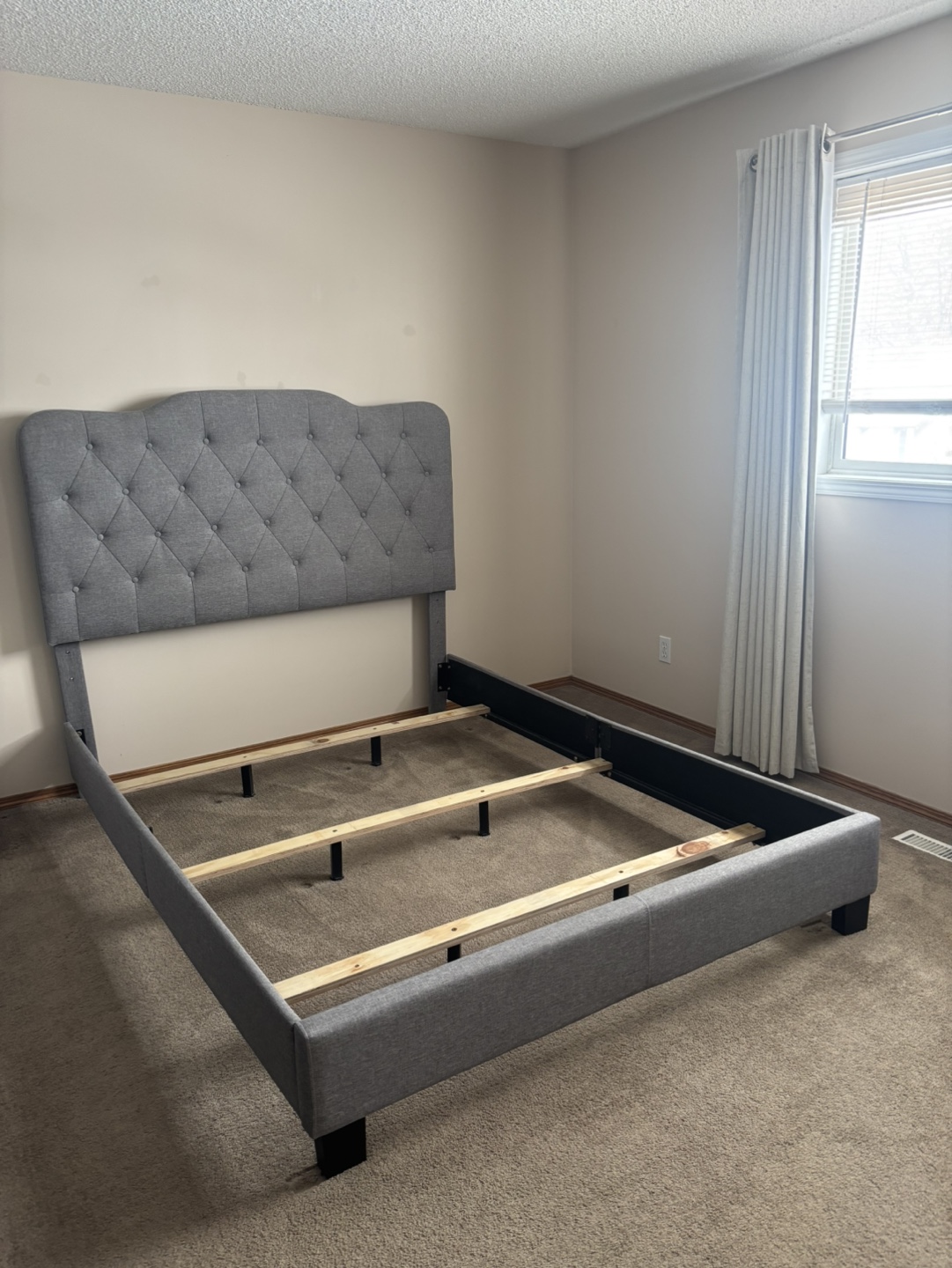 Queen-size upholstered bed frame with adjustable headboard - photo 2