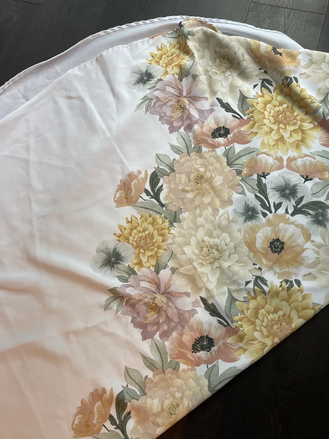 Floral Round Tablecloth image indicator(3)